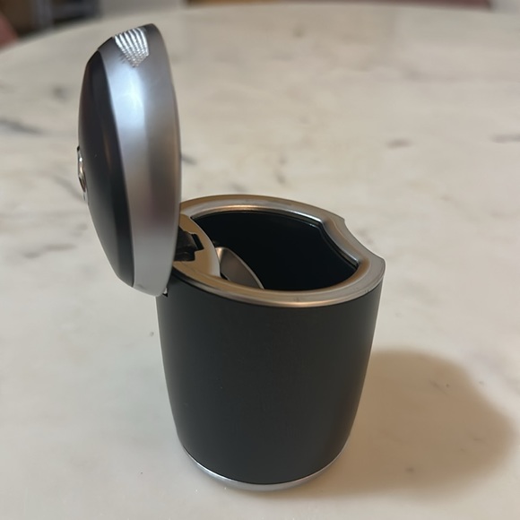 Mercedes Benz Miniature Ash Tray - Picture 3 of 9